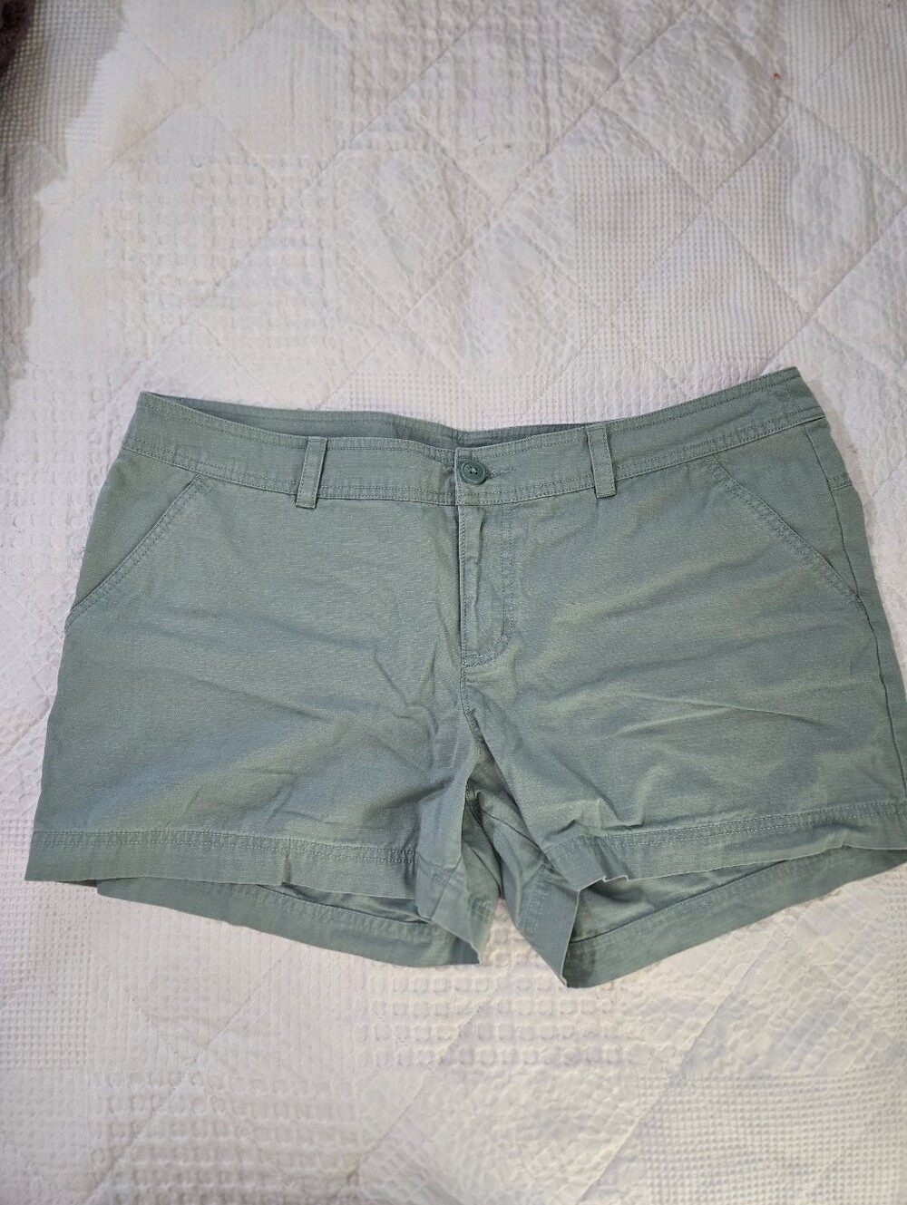 Columbia Women’s Light Sage Green Shorts